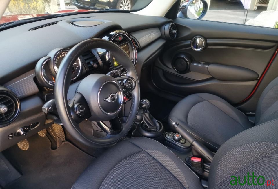 2015' MINI Cooper photo #3