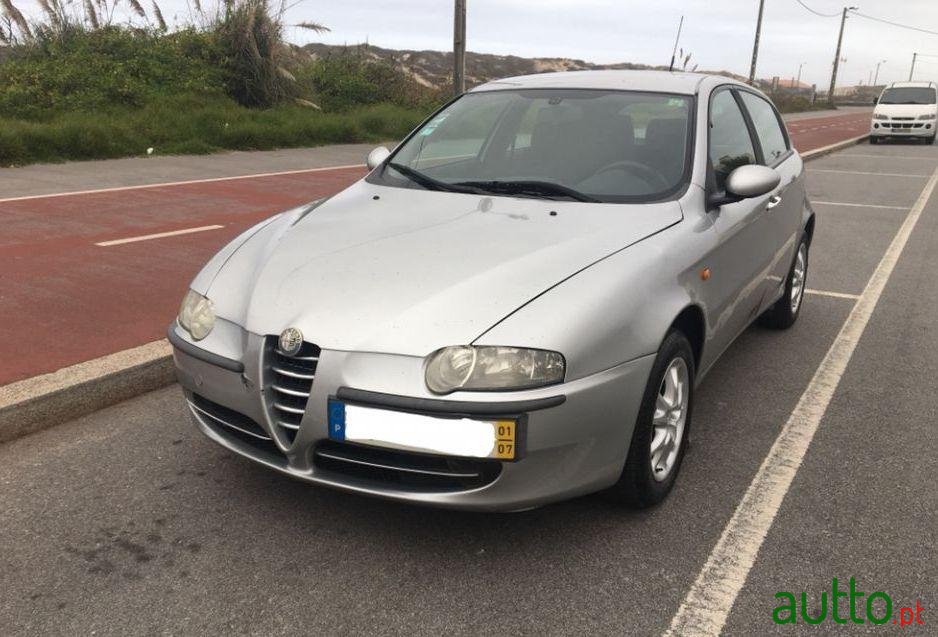 2001' Alfa Romeo 147 1.6 T.S. photo #1
