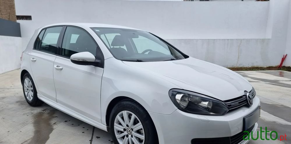 2011' Volkswagen Golf photo #2