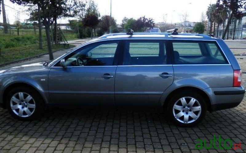 2003' Volkswagen Passat Variant photo #3