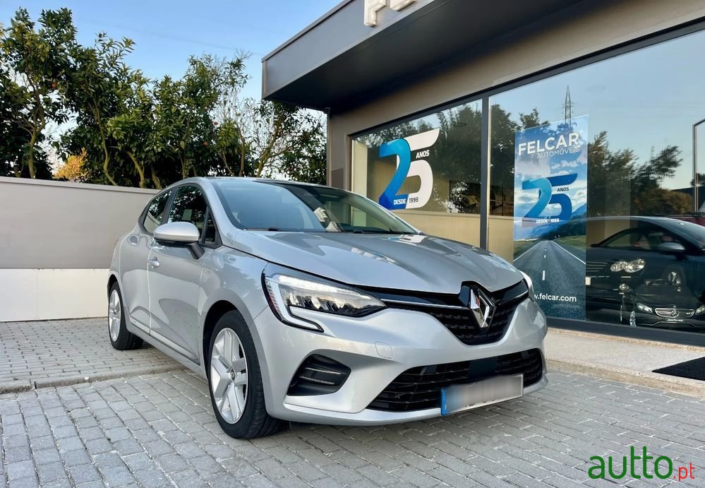 2020' Renault Clio photo #1