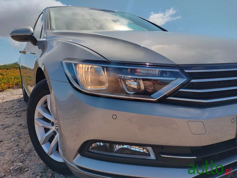 2016' Volkswagen Passat photo #5