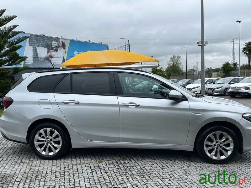 2020' Fiat Tipo Station Wagon photo #5