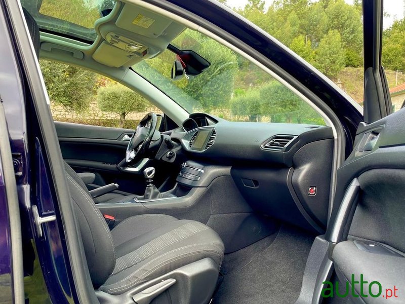 2015' Peugeot 308 Sw photo #3