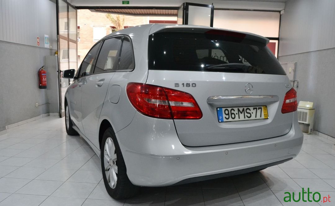 2012' Mercedes-Benz B-180 photo #5