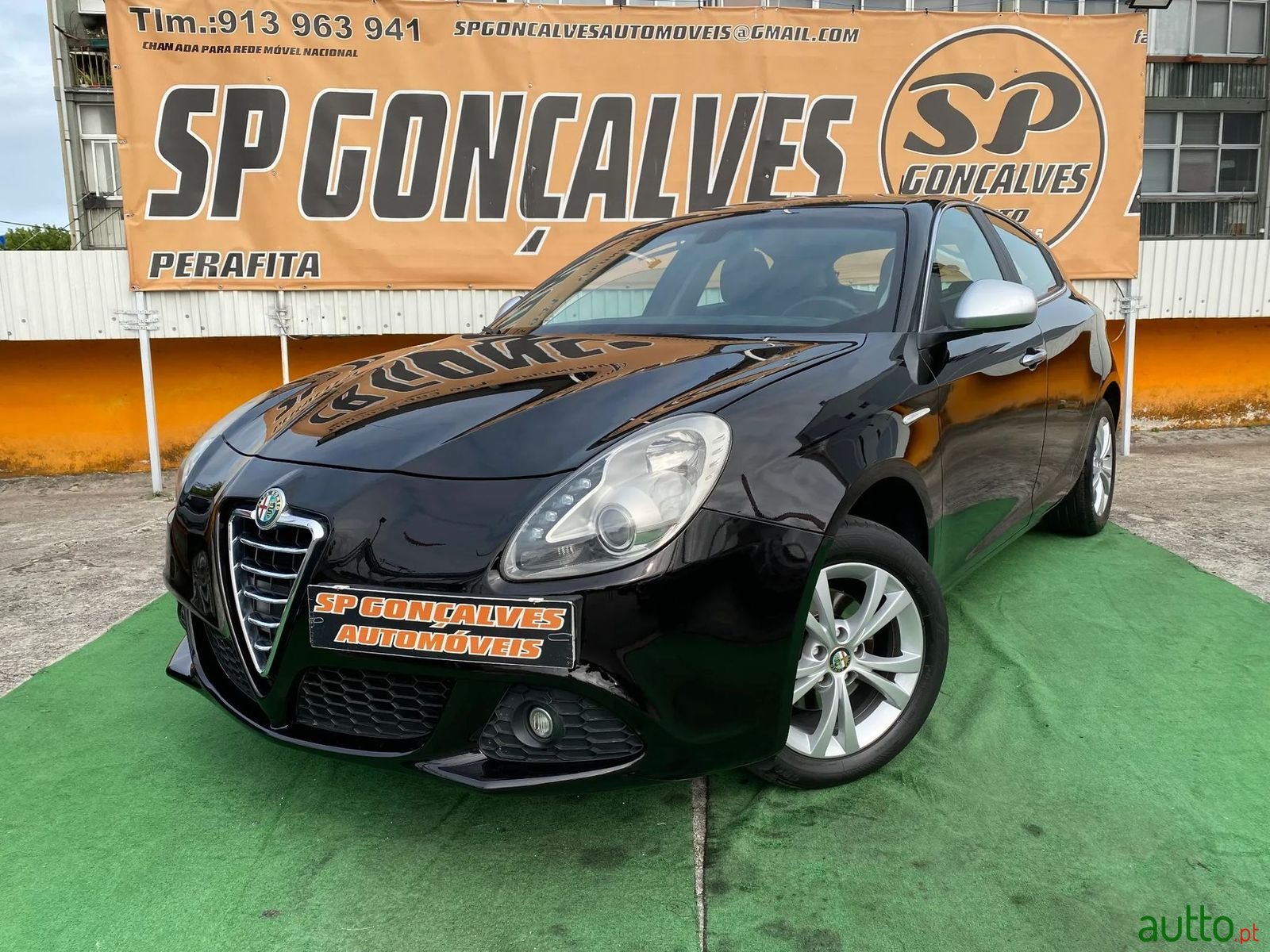 2012' Alfa Romeo Giulietta photo #1