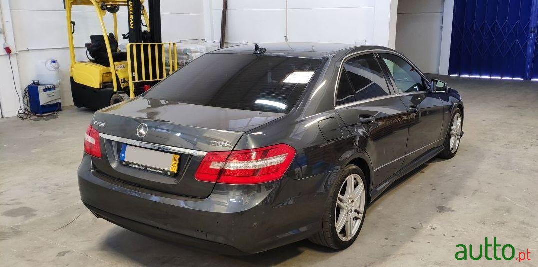 2010' Mercedes-Benz E-250 photo #3