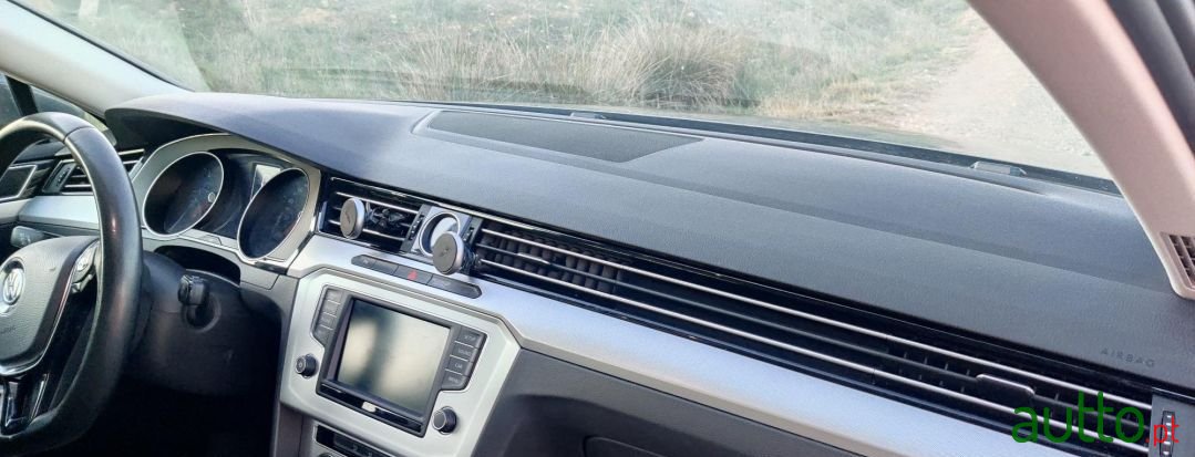 2016' Volkswagen Passat photo #6