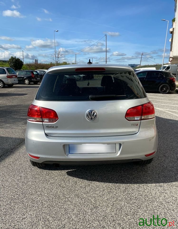 2011' Volkswagen Golf photo #2