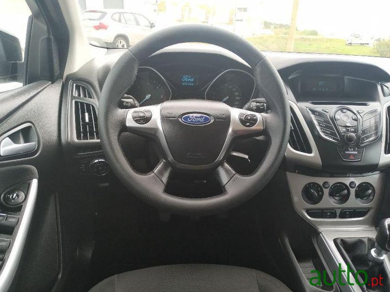 2014' Ford Focus Sw photo #2