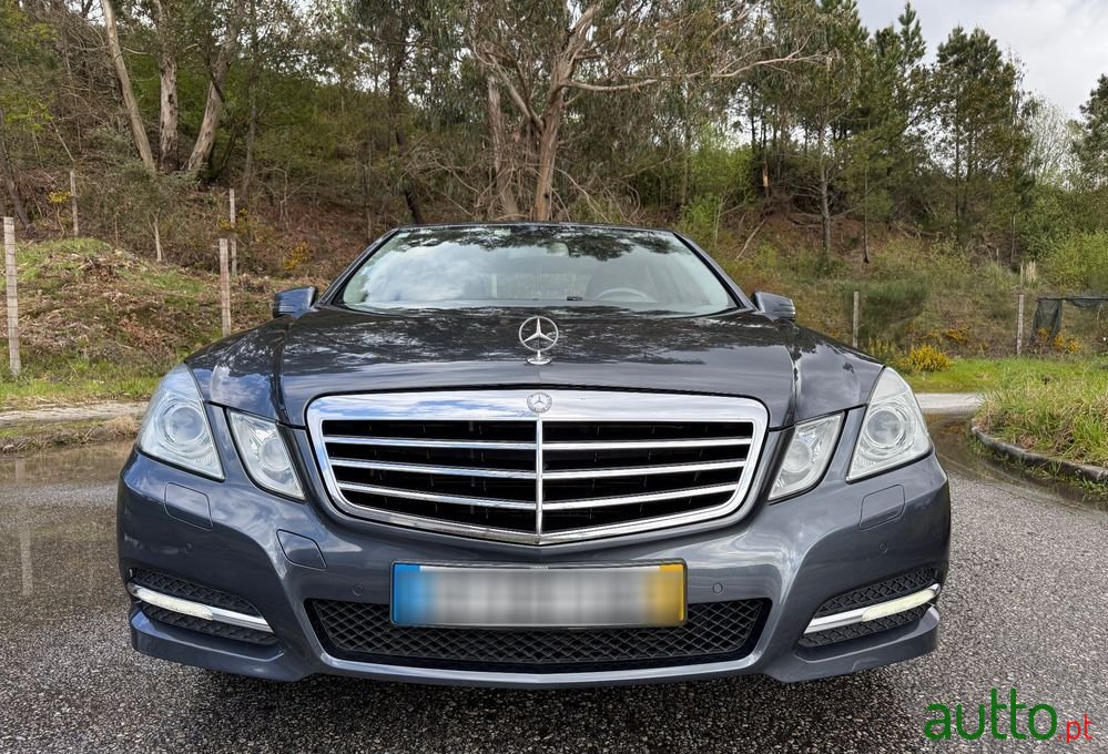 2011' Mercedes-Benz Classe E photo #5