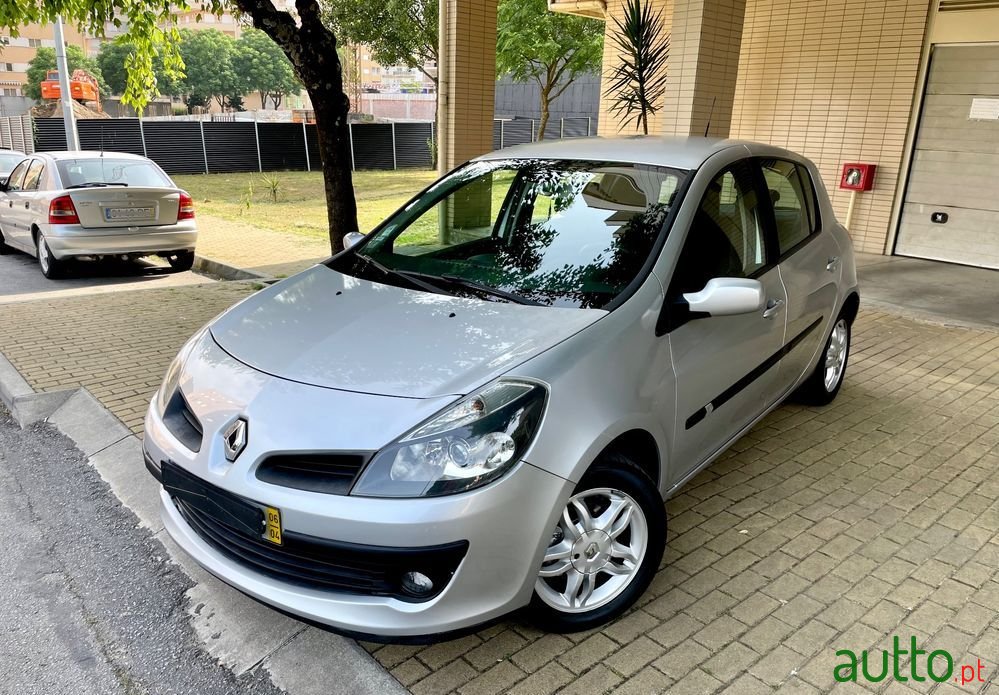 2006' Renault Clio photo #1