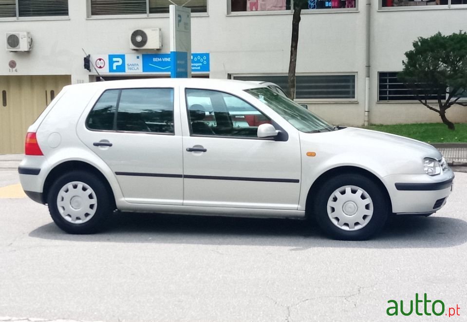 1999' Volkswagen Golf photo #2