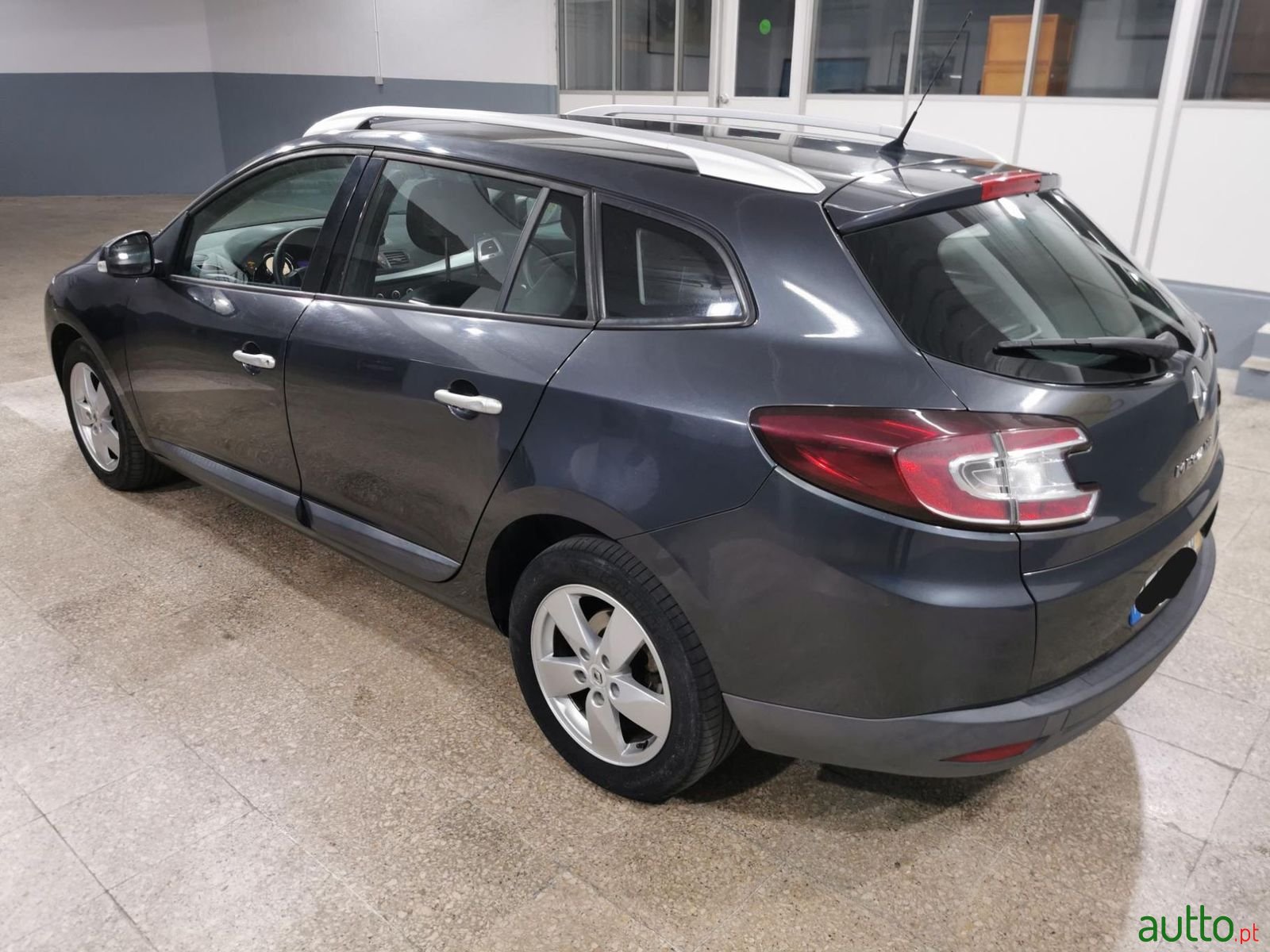 2010' Renault Megane Break photo #6