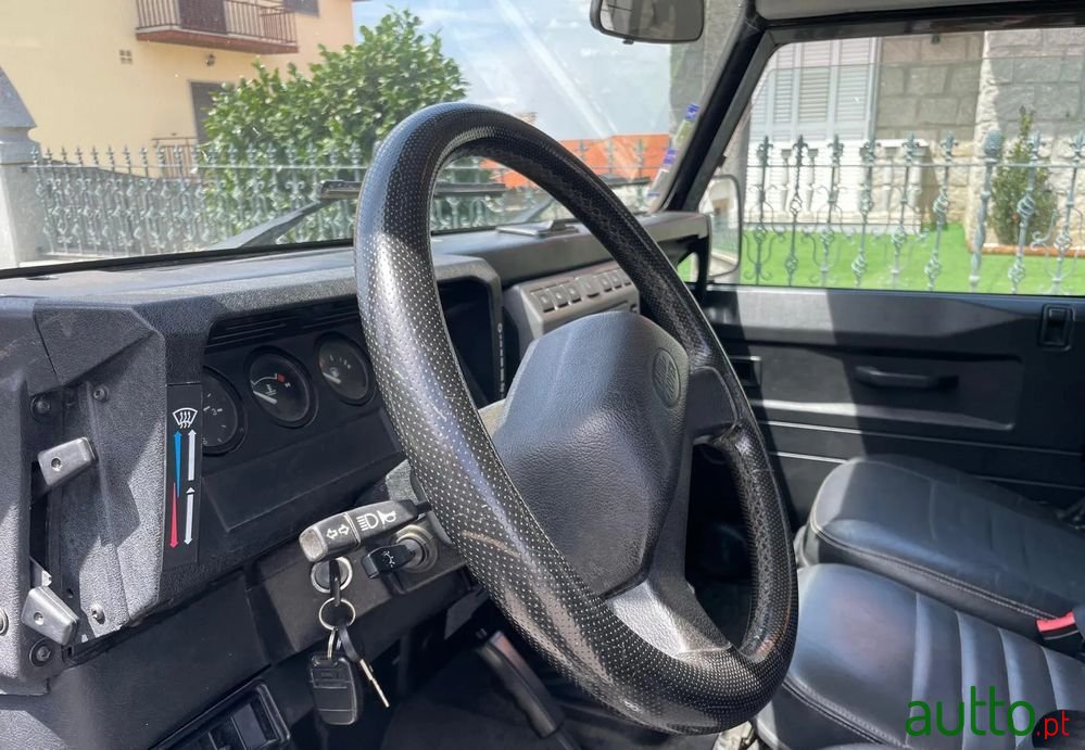 2005' Land Rover Defender 90 Sw 2.5 Td5 Se photo #4