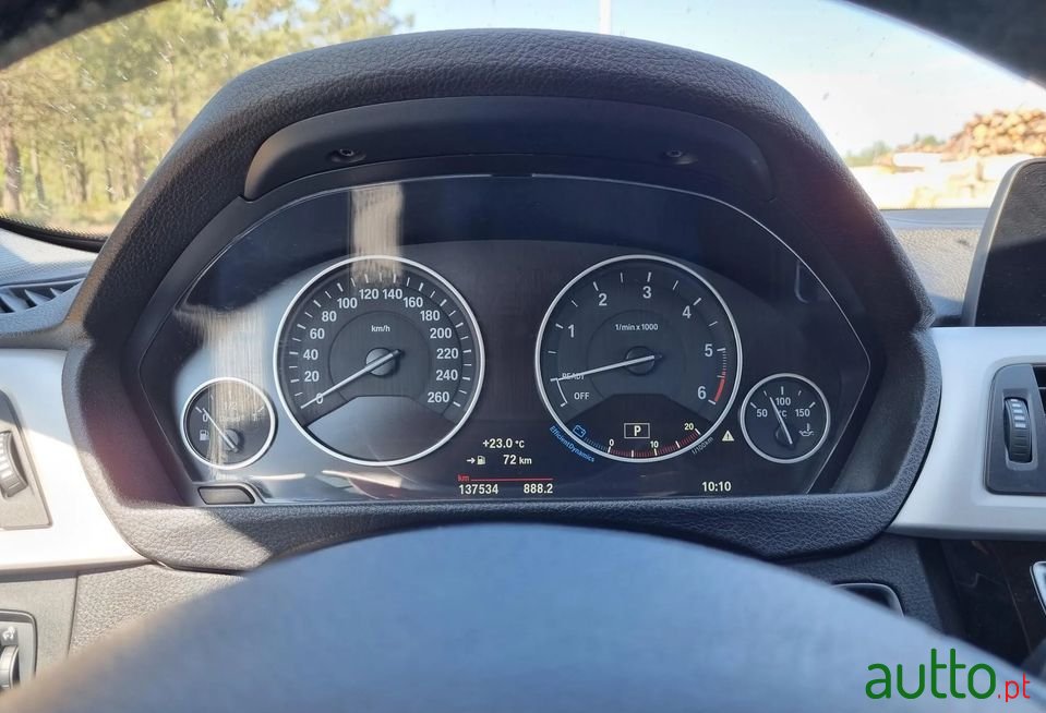 2016' BMW 318 photo #2