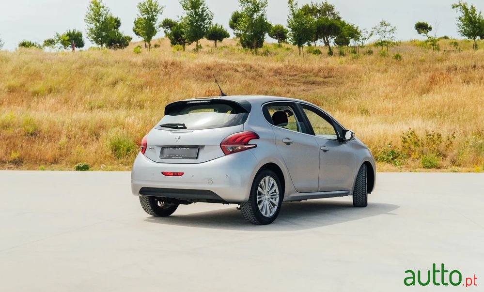 2019' Peugeot 208 1.5 Bluehdi Allure photo #6