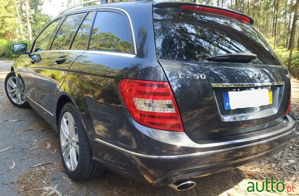 2012' Mercedes-Benz C-250 photo #2