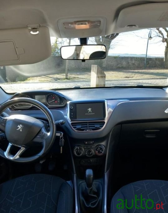 2014' Peugeot 2008 photo #4