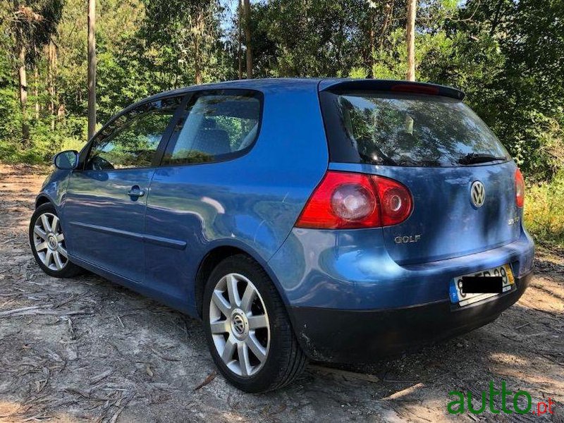 2004' Volkswagen Golf photo #1