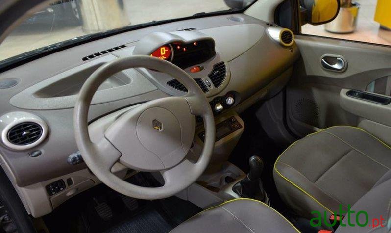 2014' Renault Twingo photo #2