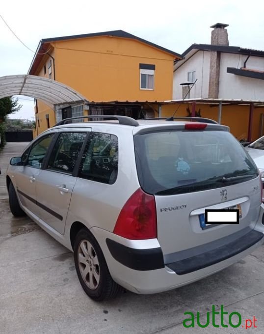 2004' Peugeot 307 Break photo #2