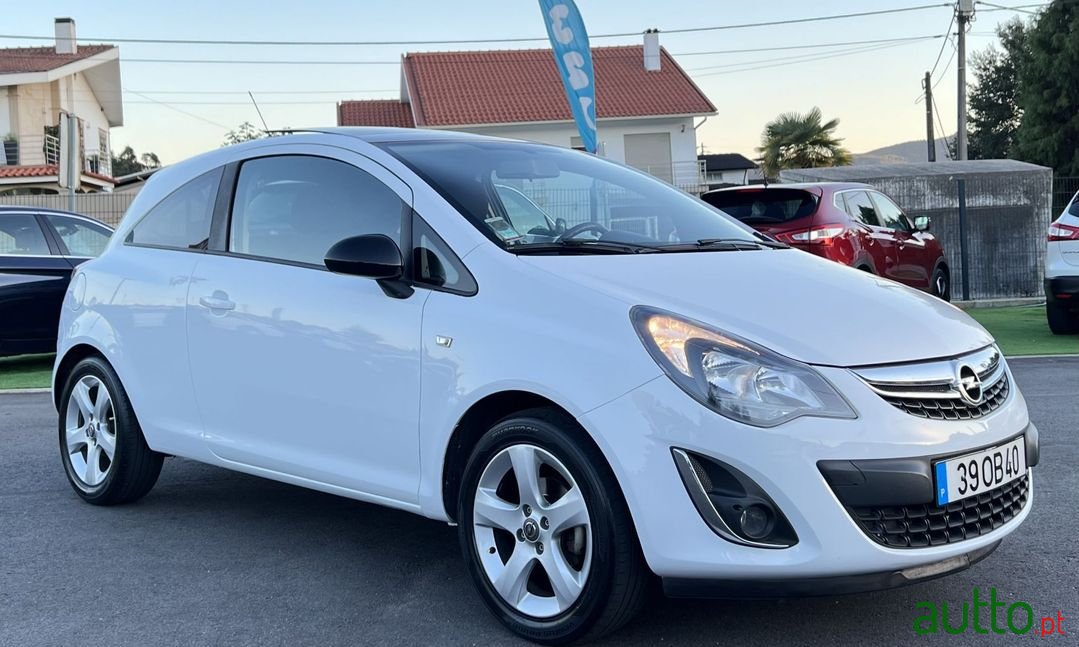 2013' Opel Corsa photo #2