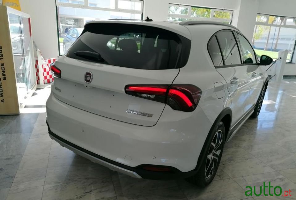 2021' Fiat Tipo Cross photo #5