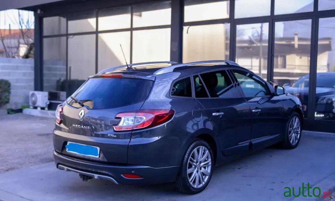 2012' Renault Megane Sport Tourer photo #2