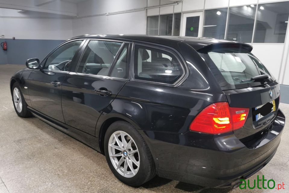 2009' BMW 318 photo #6