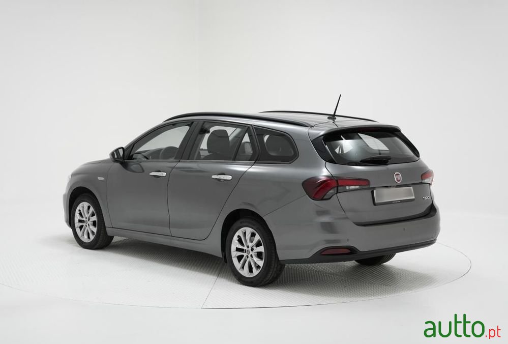 2020' Fiat Tipo Station Wagon photo #4