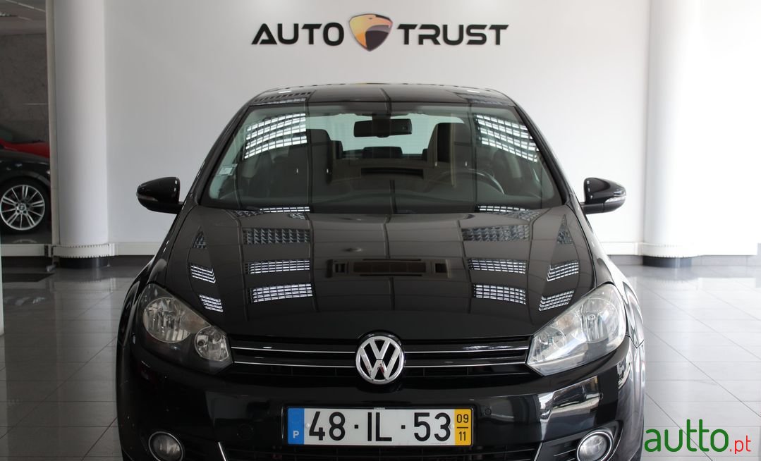 2009' Volkswagen Golf photo #2