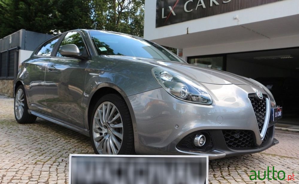 2018' Alfa Romeo Giulietta photo #1