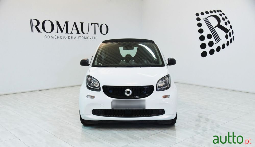 2019' Smart Fortwo photo #2