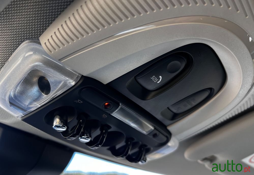 2020' MINI Clubman One D photo #5