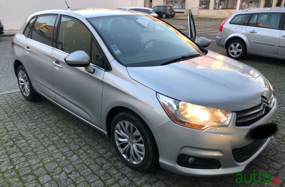 2011' Citroen C4 photo #3