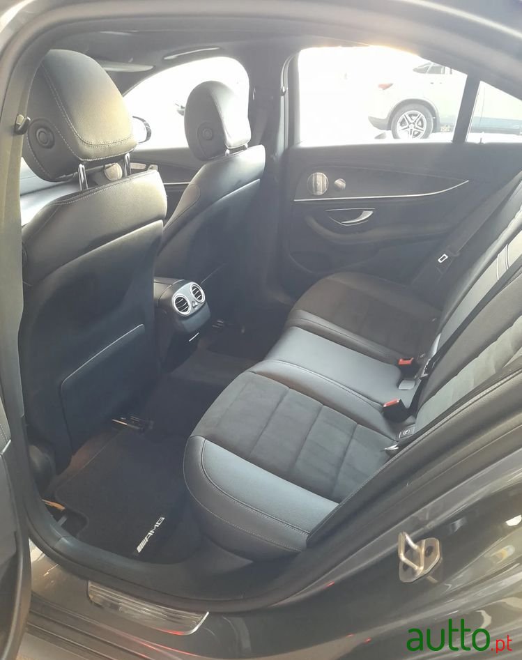 2019' Mercedes-Benz E 300 De Amg Line photo #5