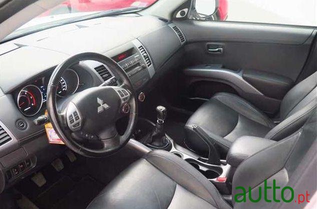 2012' Mitsubishi Outlander photo #2