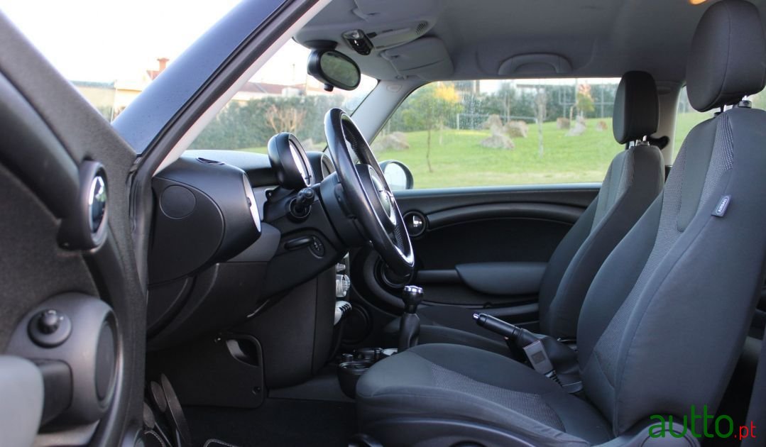 2010' MINI One photo #4