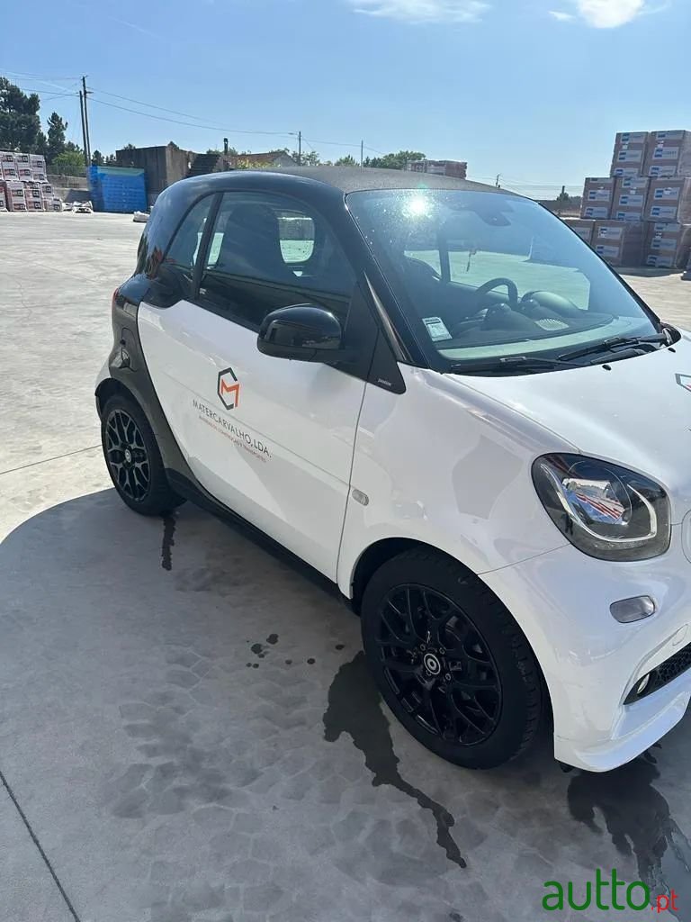 2019' Smart Fortwo photo #3