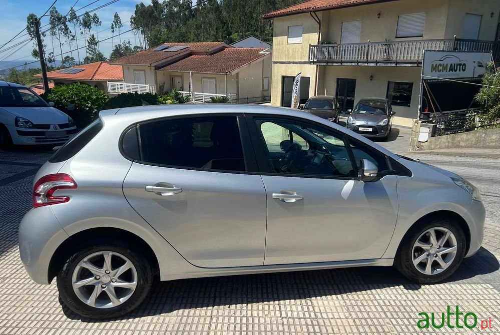 2014' Peugeot 208 1.2 Puretech Style photo #6