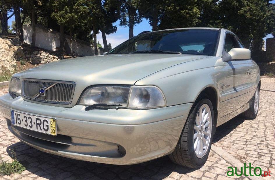 2001' Volvo C70 2000 Turbo photo #1