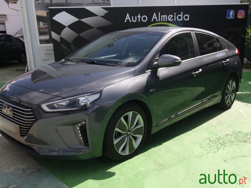 2019' Hyundai Ioniq photo #2