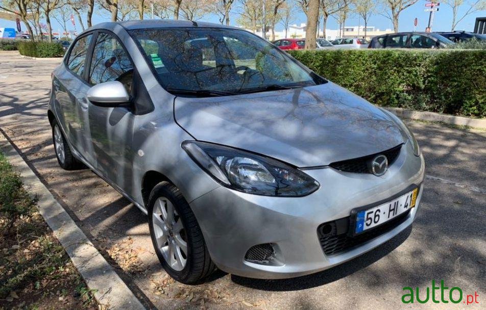 2009' Mazda 2 1.3 Bifuel photo #3