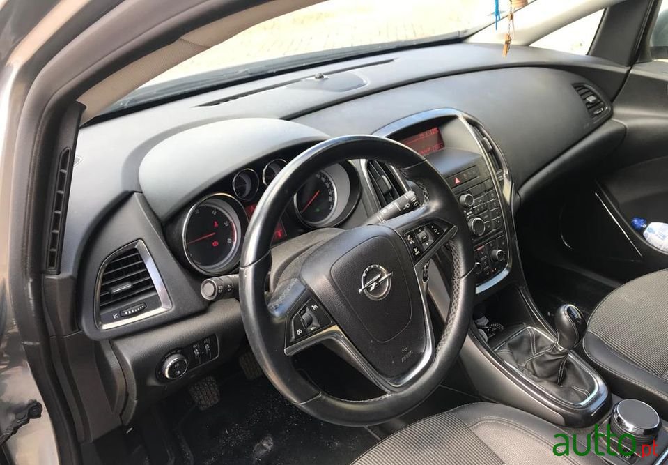 2010' Opel Astra Cosmo photo #4