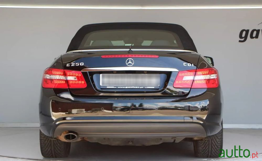 2011' Mercedes-Benz E 250 photo #5