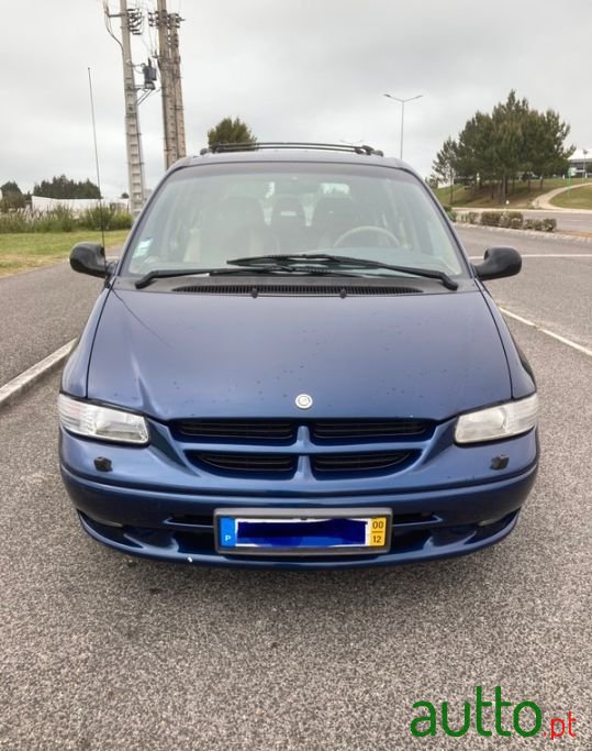 2000' Chrysler Grand Voyager photo #1
