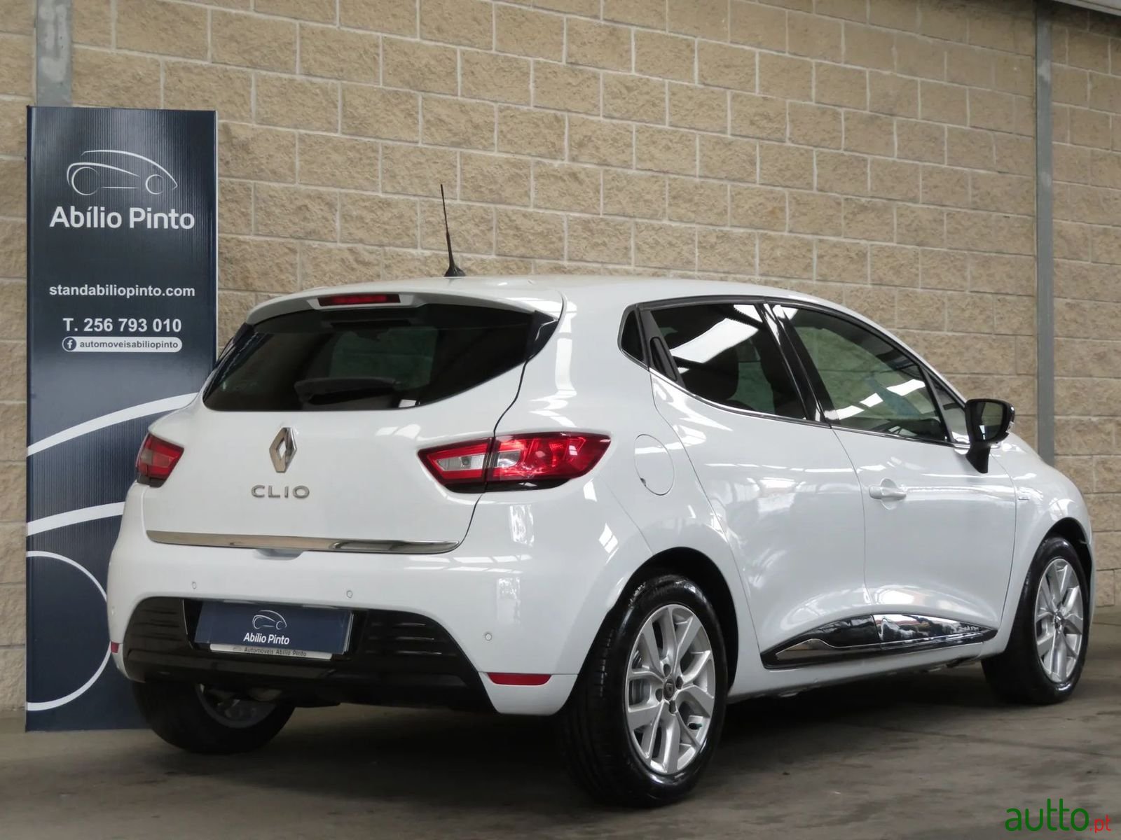 2019' Renault Clio photo #3