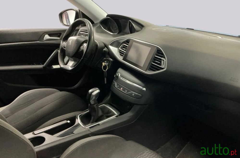 2016' Peugeot 308 Sw photo #3