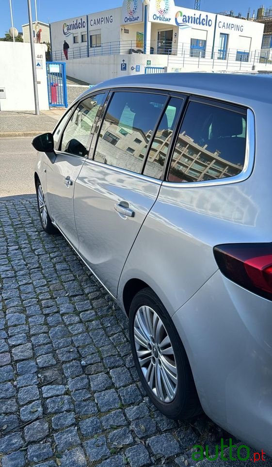 2018' Opel Zafira photo #2
